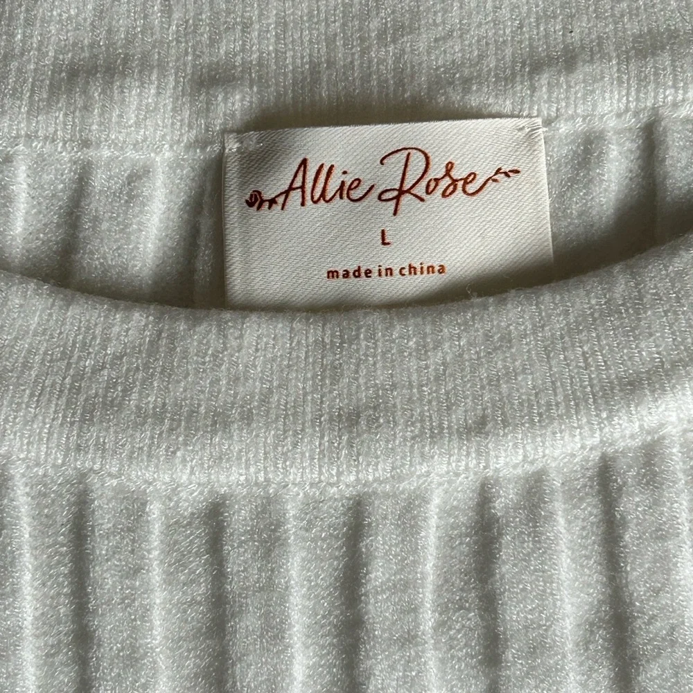 Chic White Ribbed Sweater - Picture 5 of 11
